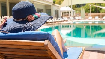 Quel voyage tout compris offre le meilleur équilibre entre détente et expériences locales ?