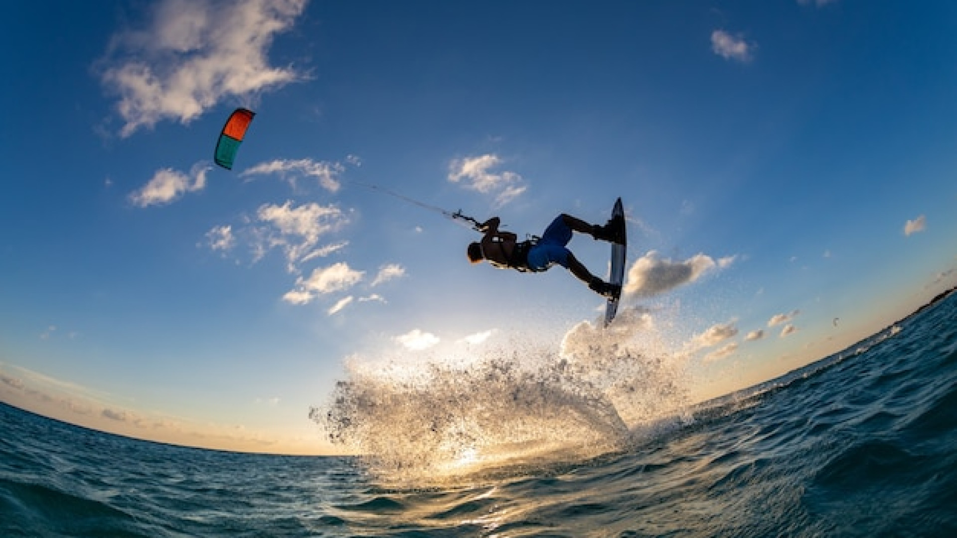 Pourquoi le Var est une destination idéale pour le kitesurf ?