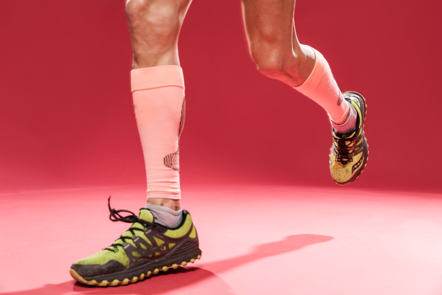 coureur avec manchons de compression