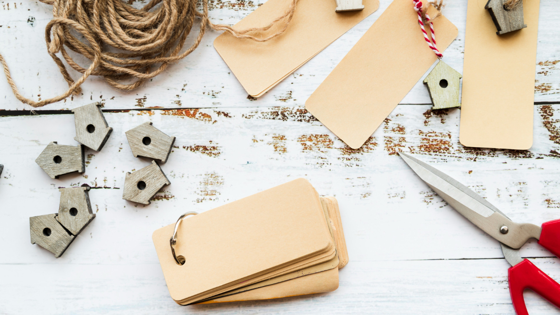 Scrapbooking : comment créer un album souvenir qui ressemble vraiment à vos aventures ?